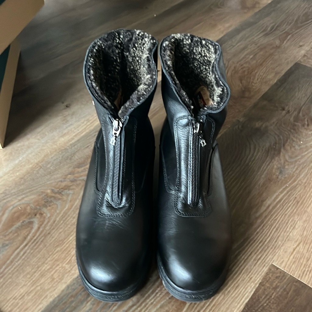 Nexday Sz 9.5 Genuine Shearling Lined Water Resistant Ankle Boots. Excellent.